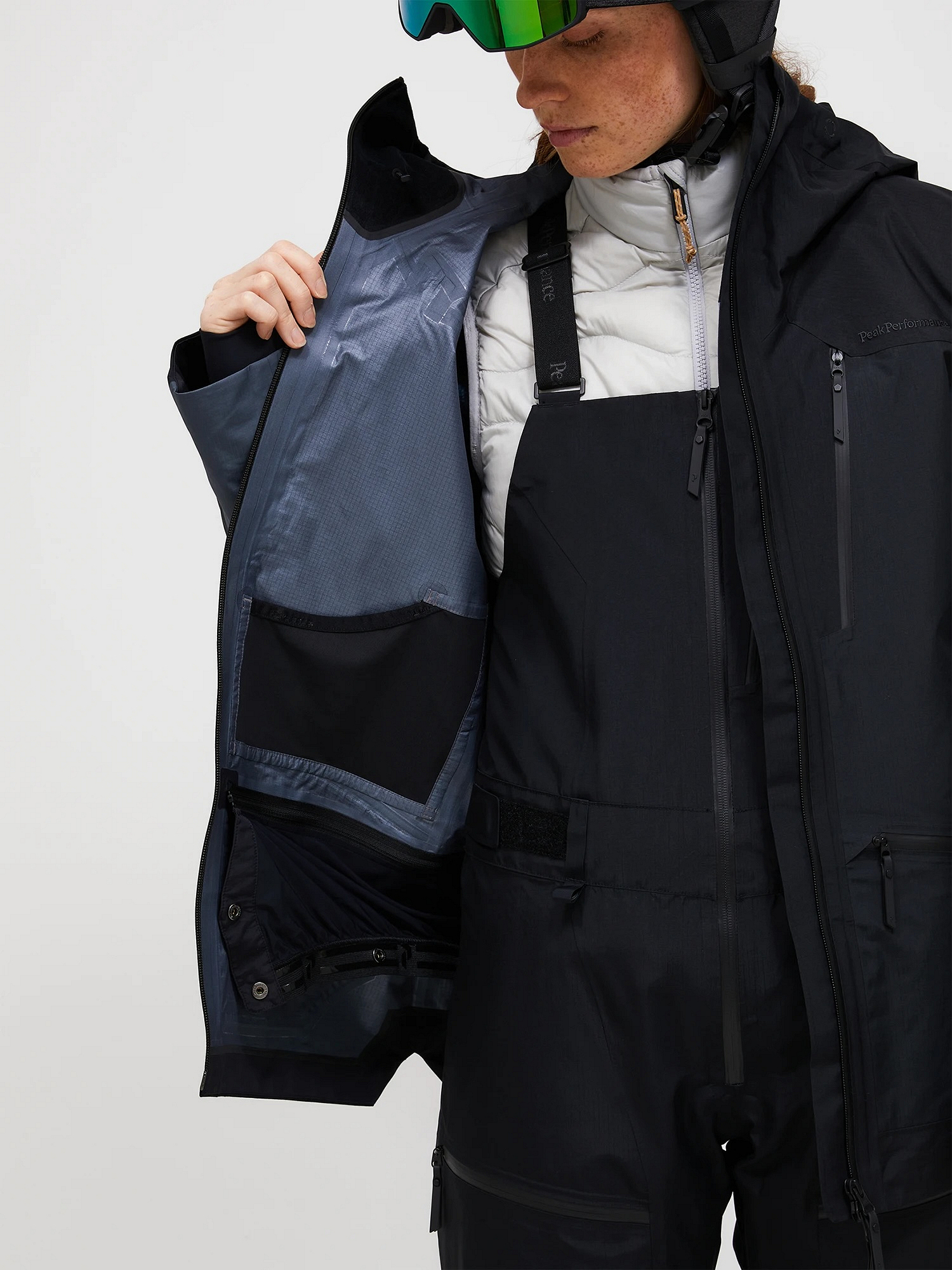 W Vertical Gore-Tex Pro Jacket (FW25) - Peak Performance Whistler